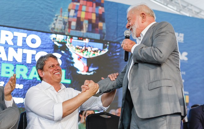 O governador de São Paulo, Tarcísio de Freitas (Republicanos), participou de evento com Lula para anunciar túnel Santos-Guarujá