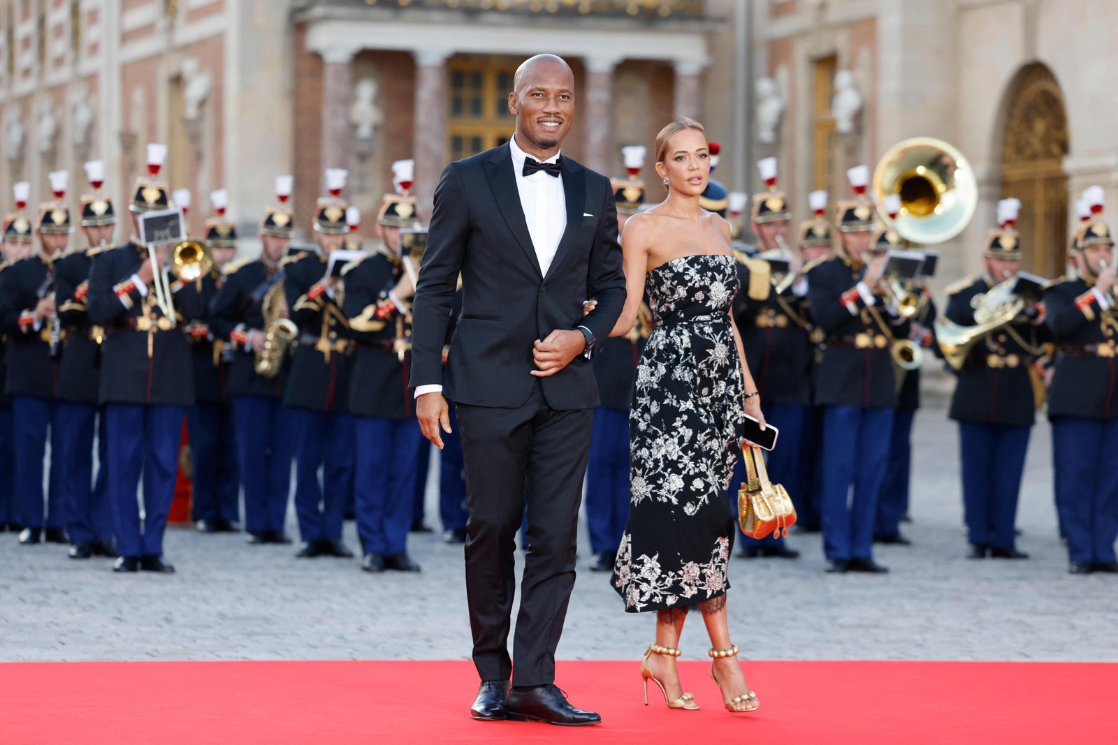 Ex-astro do Chelsea chega com a mulher a jantar no Palácio de Versalhes — Foto: AFP