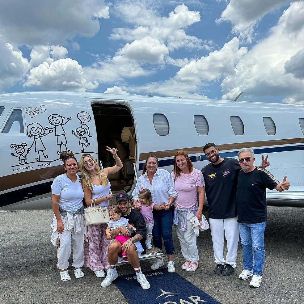 Virgínia Fonseca em viagem com a família e babás  — Foto: Reprodução Instagram