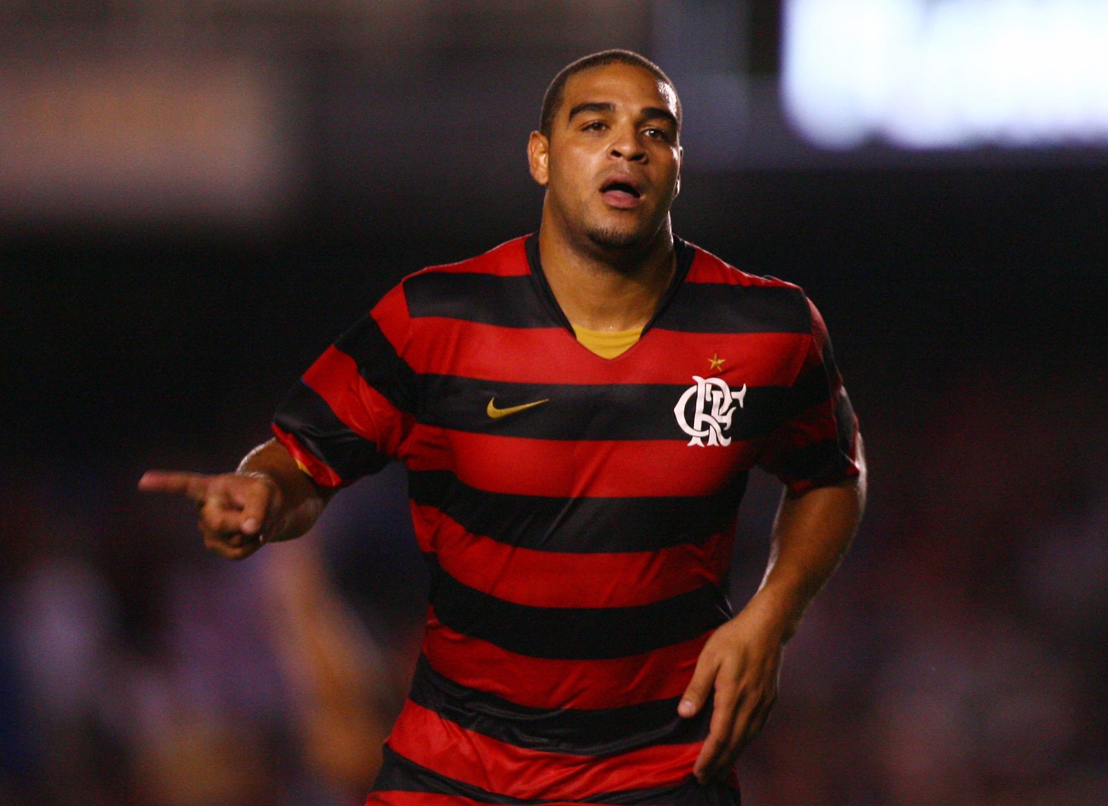 Adriano foi revelado pelo Flamengo em 2000 e voltou ao clube em 2009, conquistando o título do Campeonato Brasileiro — Foto: Fernando Maia/Agência O Globo