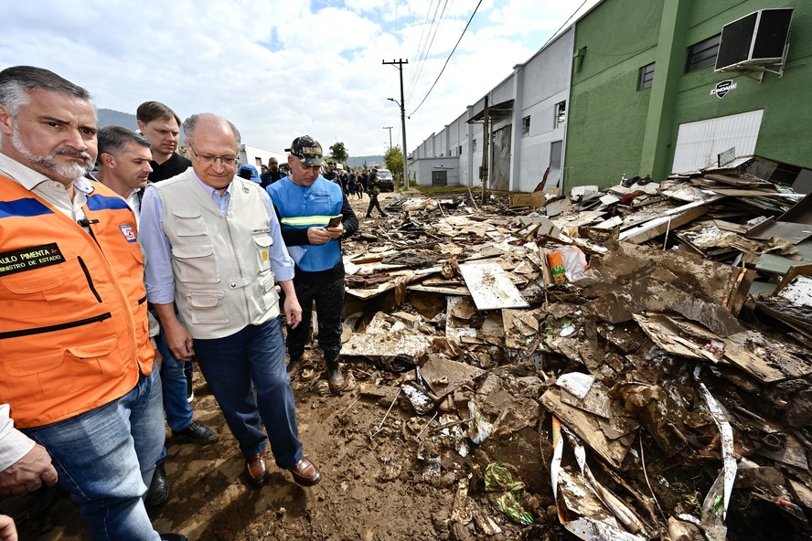 Em setembro, Geraldo Alckmin visitou área destruída pelas enchentes