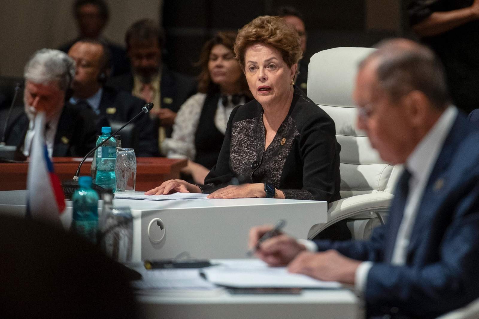 Dilma Rousseff, discursa durante a Cúpula do BRICS em Joanesburgo, África do Sul — Foto: ALET PRETORIUS / POOL / AFP