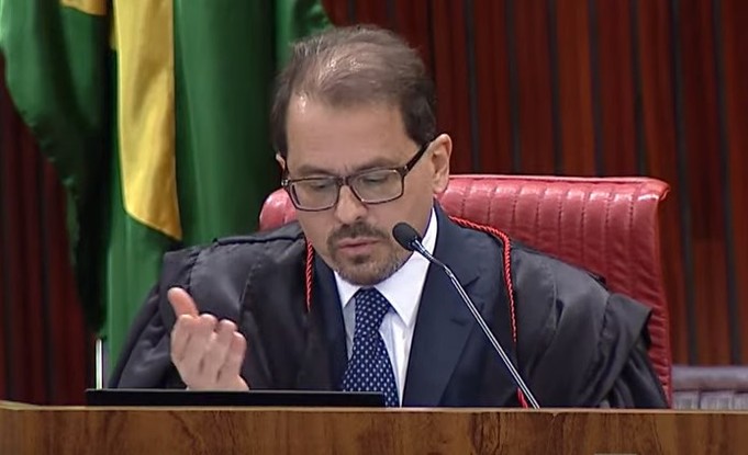 Ministro Floriano de Azevedo Marques em julgamento de Bolsonaro no TSE