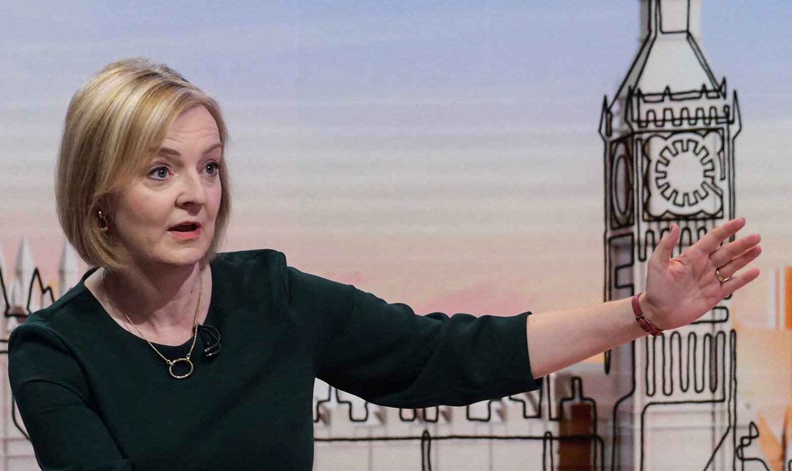 Liz Truss durante entrevista à BBC, em Londres, em 4 de setembro — Foto: JEFF OVERS / BBC / AFP