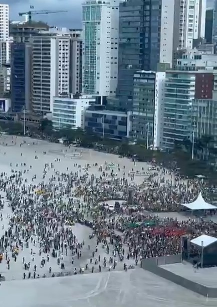 Vídeos gravados em outros momentos da Marcha para Jesus mostram público esparso em Balneário Camboriú — Foto: Reprodução