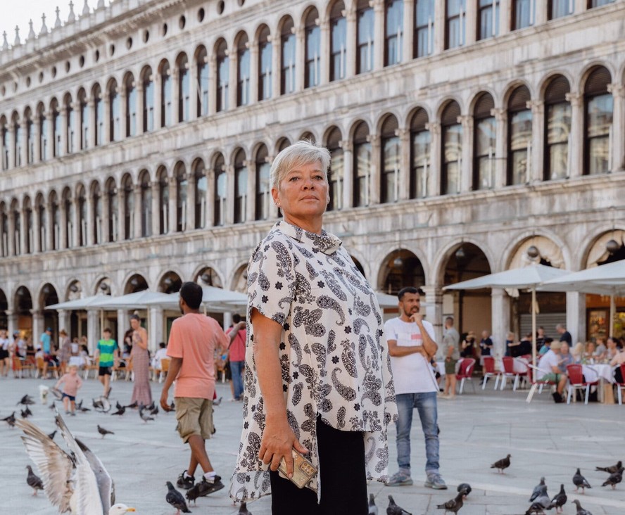 Monica Poli, italiana que ganhou fama na internet alertando turistas sobre batedores de carteira em Veneza, na Itália