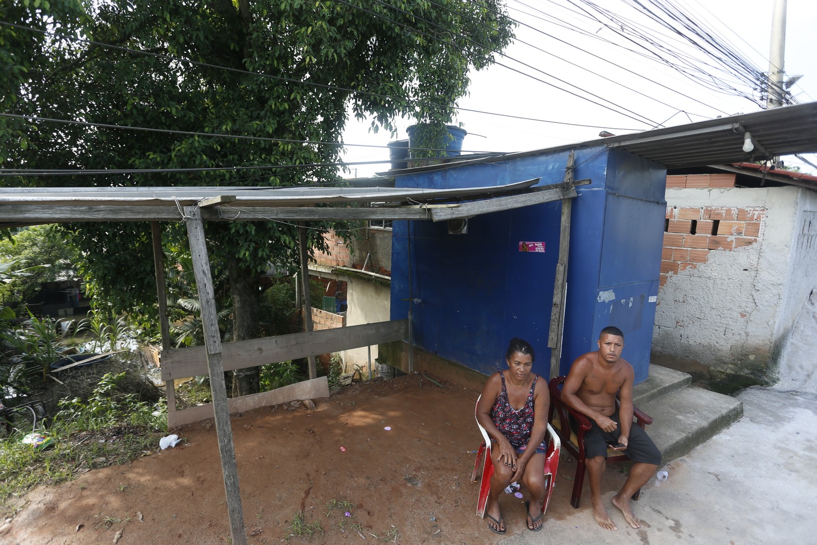 Na Baixada Fluminenses, ruas do bairro Amapá ainda estão embaixo d'água. — Foto: FABIANO ROCHA