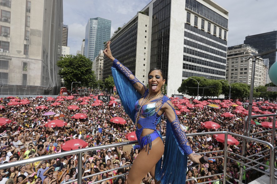 Bloco da Anitta toca os hits da cantora pop