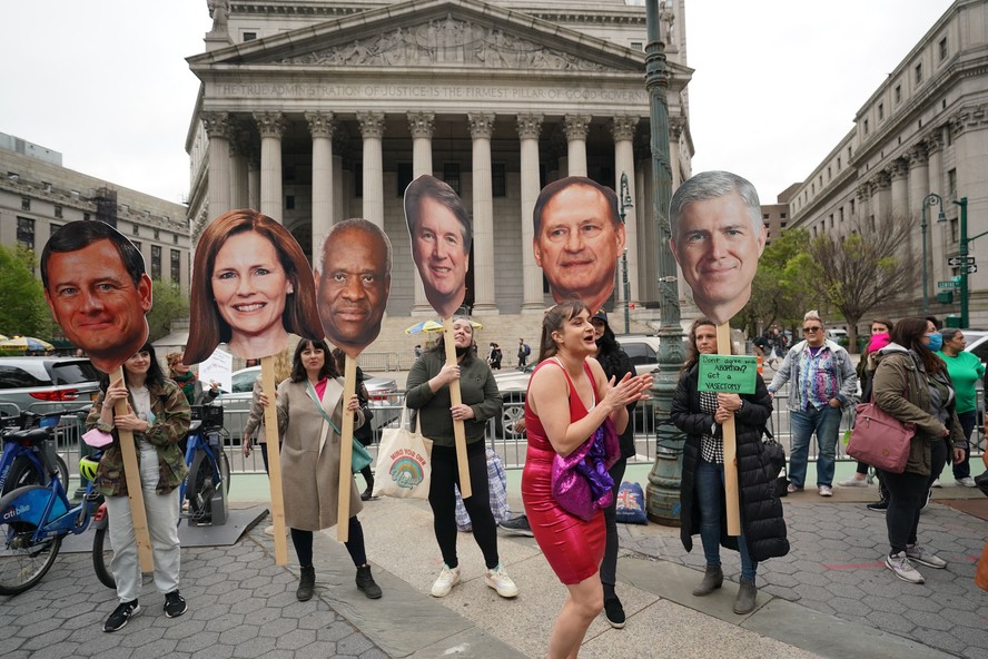 Protesto contra os juízes da Suprema Corte dos EUA que votaram pela derrubada do direito constitucional ao aborto