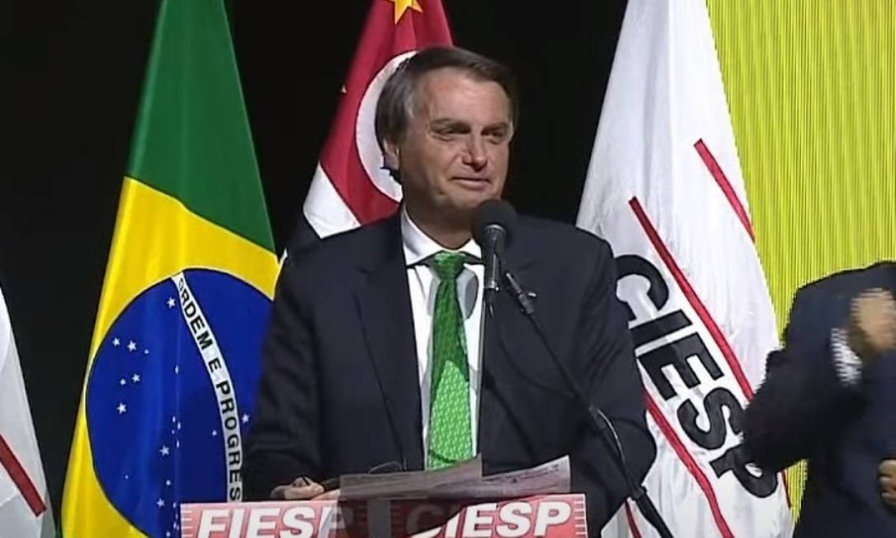 Bolsonaro, em discurso em evento da Fiesp, em São Paulo, disse ter demitido a chefia do Instituto Nacional do Patrimônio Histórico e Cultural Nacional (Iphan) depois que órgão embargou obra do empresário bolsonarista Luciano Hang  — Foto: Reprodução