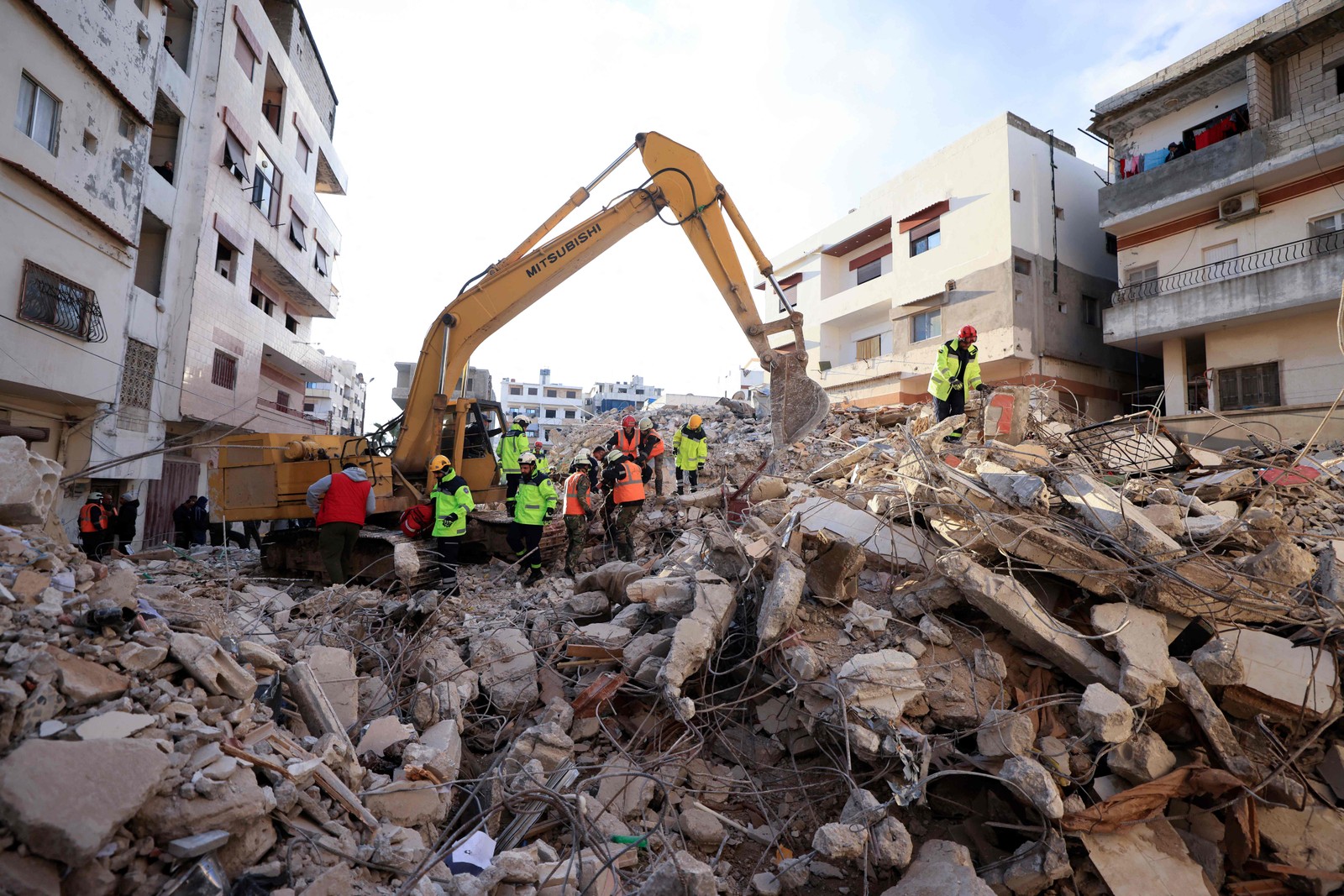 O terremoto que abalou a Síria e a Turquia na segunda-feira causou mais de 25 mil mortos, segundo balanço divulgado neste sábado — Foto: Karim SAHIB / AFP