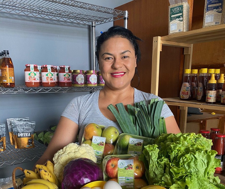A dificuldade no escoamento da produção de verduras e legumes orgânicos levou Flávia Nunes a criar sua própria empresa de distribuição