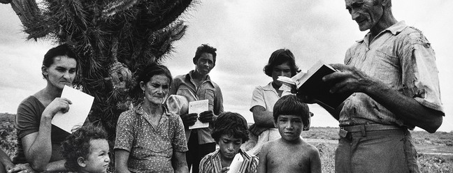 Seu primeiro livro, 'Outras Américas', sobre os pobres na América Latina, foi publicado em 1986. Foto do livro 'Outras Américas', de Sebastião Salgado — Foto: Divulgação