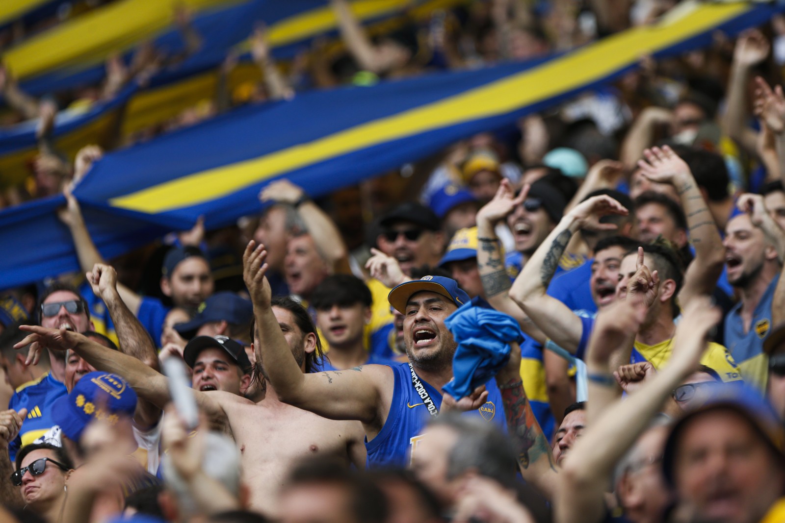 Fluminense x Boca Juniors, no Estádio do Maracanã, Rio de Janeiro.. Na foto, torcedores do Boca Juniors — Foto: Guito Moreto / Agência O Globo