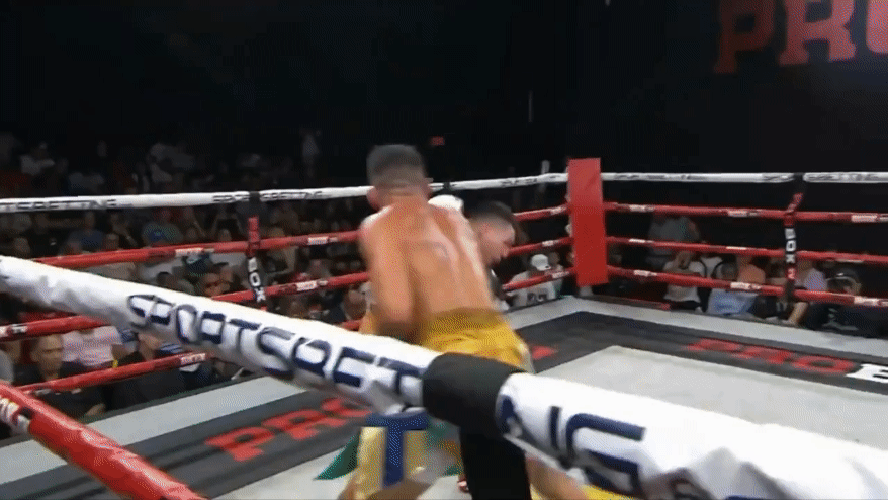 Vídeo mostra momento em que boxeador argentino sofre nocaute impressionante nos EUA