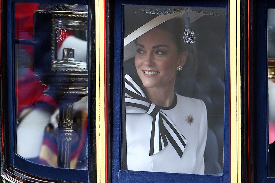 A princesa de Gales, Kate Middleton, foi vista pela primeira vez desde o Natal de 2023; futura rainha do Reino Unido estava acompanhada do marido, o príncipe William, e dos filhos