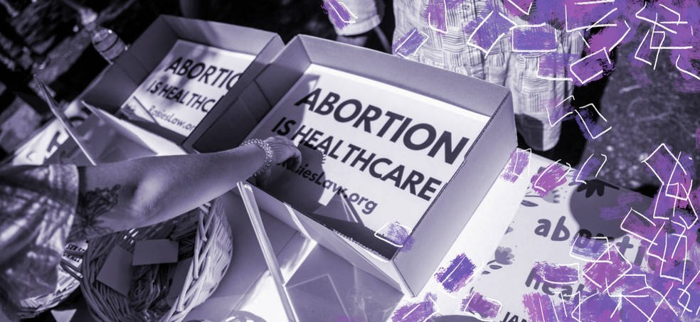 Manifestantes pegam cartazes contra lei que restringe o aborto no Texas; 'Aborto é questão de saúde', diz cartaz SERGIO FLORES/AFP/29-5-21 — Foto:         