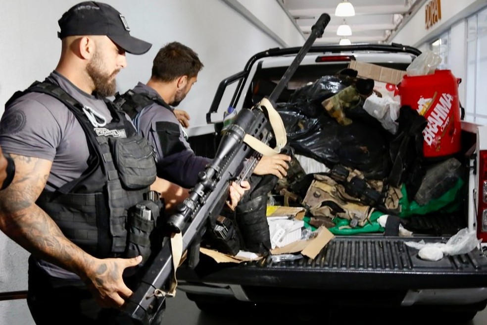 Uma metralhadora ponto 50 foi apreendida pela polícia em maio de 2023 — Foto: Fábio Rossi/Agência o Globo