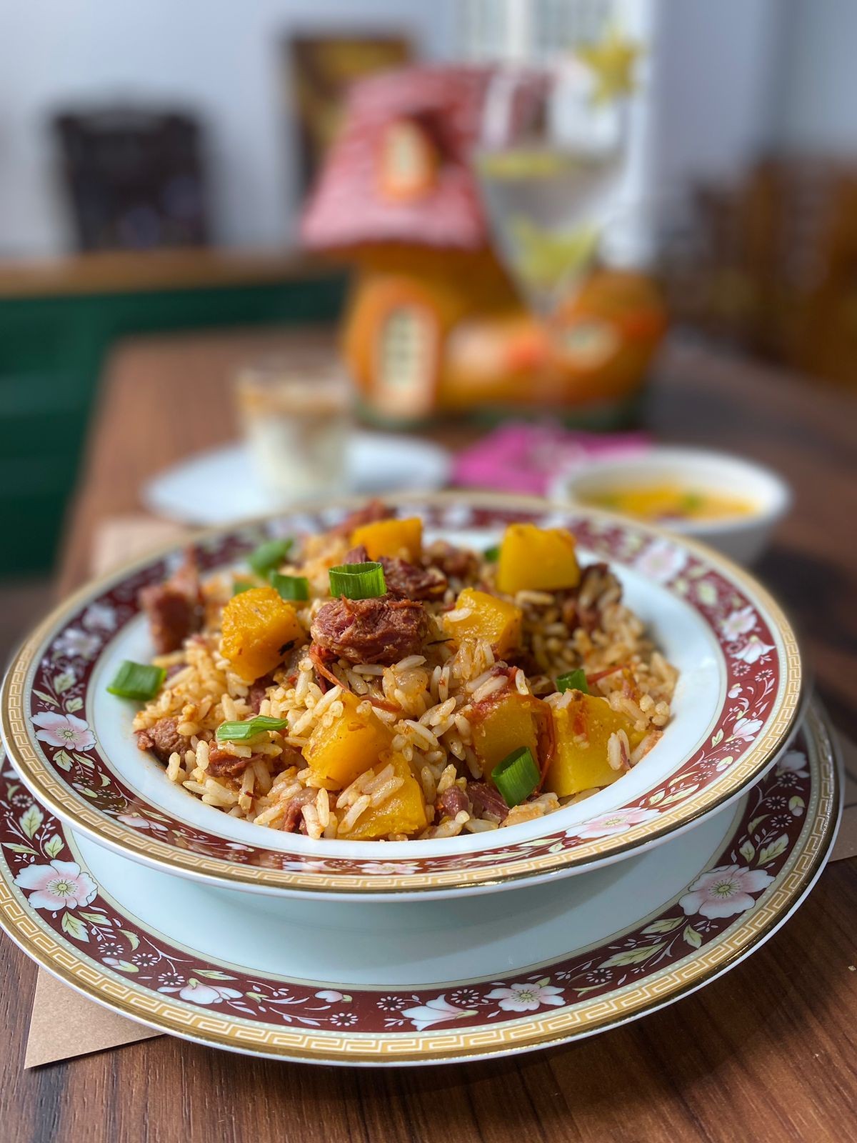 O arroz de abóbora com carne-seca é uma das opções do Menu Inspiração, do recém-inaugurado Conversatório (97282-5678). Também disponível à la carte, por R$ 47 — Foto Divulgação