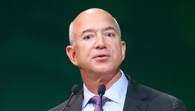 Mais ricos do mundo perdem com queda das ações de tecnologia, liderados por Bezos