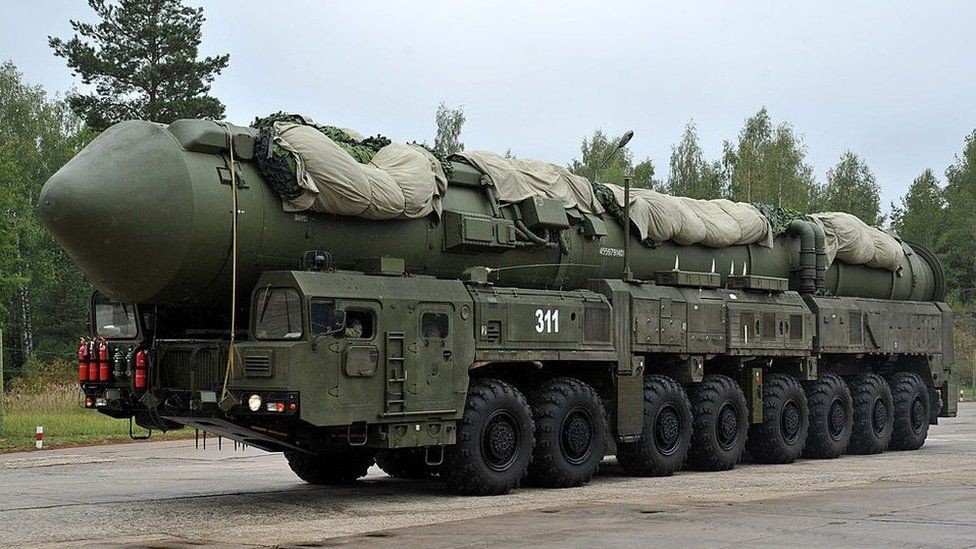 Um míssil nuclear estratégico russo RS-24 Yars — Foto: AFP