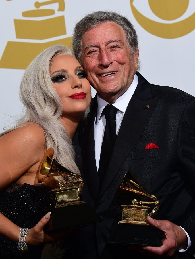 Tony Bennett e Lady Gaga no Grammy 2015 — Foto: Frederic J. BROWN / AFP