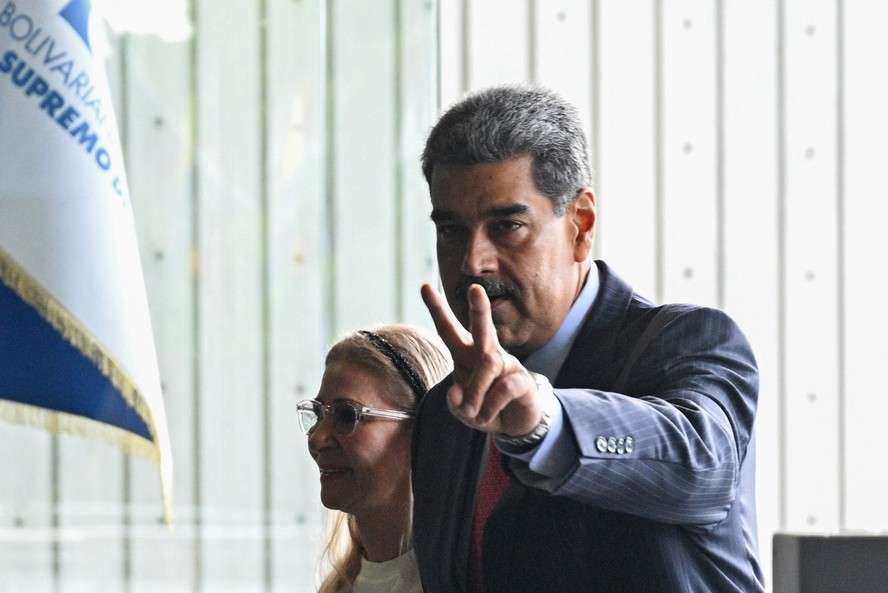 O presidente venezuelano, Nicolás Maduro, chegando na Suprema Corte do país