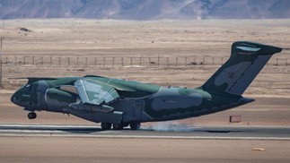 O KC-390 é uma aeronave de transporte militar de médio porte capaz de transportar até 80 soldados — Foto: Divulgação