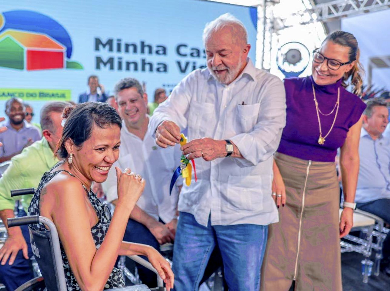 Presidente Lula em Rondonópolis, onde entregou chaves de unidades do Minha Casa, Minha Vida.  — Foto: Ricardo Stucket / Lula Twitter 