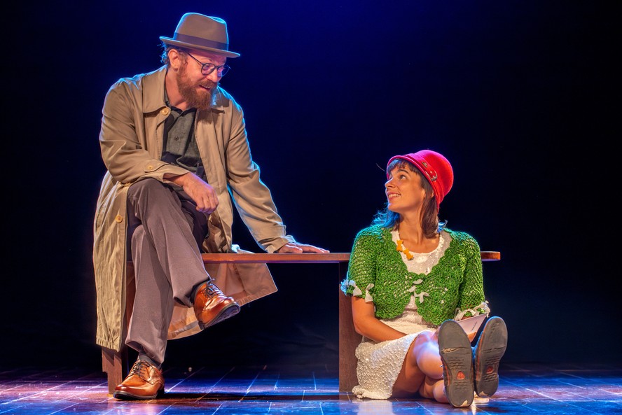 João Lucas Romero e Laura Becker atuam no infantil “A história de Kafka e a boneca viajante”.