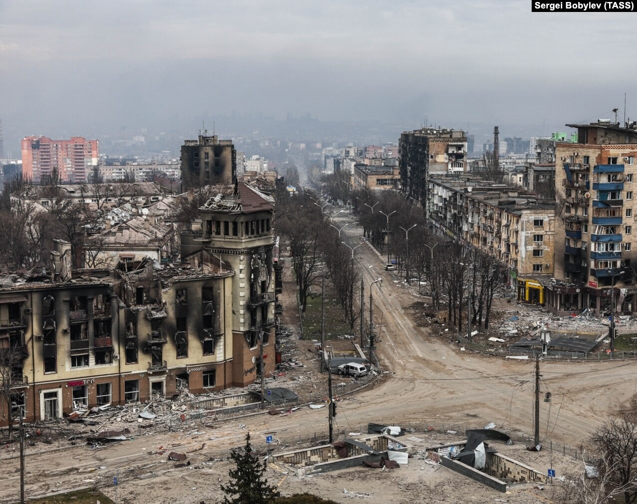 Vista aérea de cruzamento no centro de Mariupol  — Foto: Sergei Bobylev