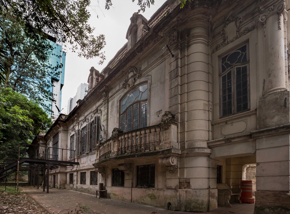 Residência do coronel Joaquim Franco de Mello localizado na Av. Paulista , 1919, está vazio há anos. O palacete, que atualmente pertence ao Estado de São Paulo é o único resquício remanescente da primeira fase residencial da avenida Paulista e vai receber o Museu da Gastronomia; leilão de concessão do espaço deve ocorrer ainda neste ano, segundo Secretaria da Cultura — Foto: Edilson Dantas