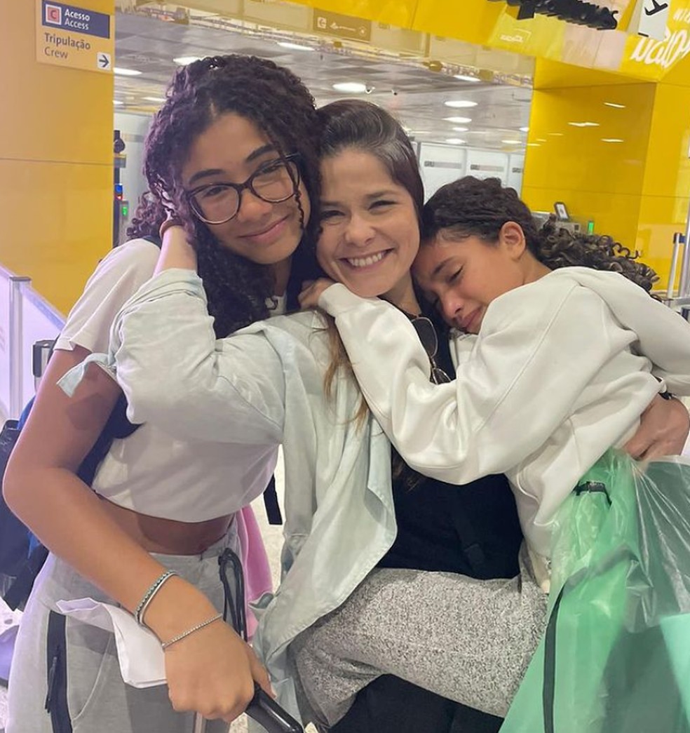 Samara Felippo com as filhas Alicia (que hoje mora nos EUA) e Lara, a caçula — Foto: Reprodução/Instagram