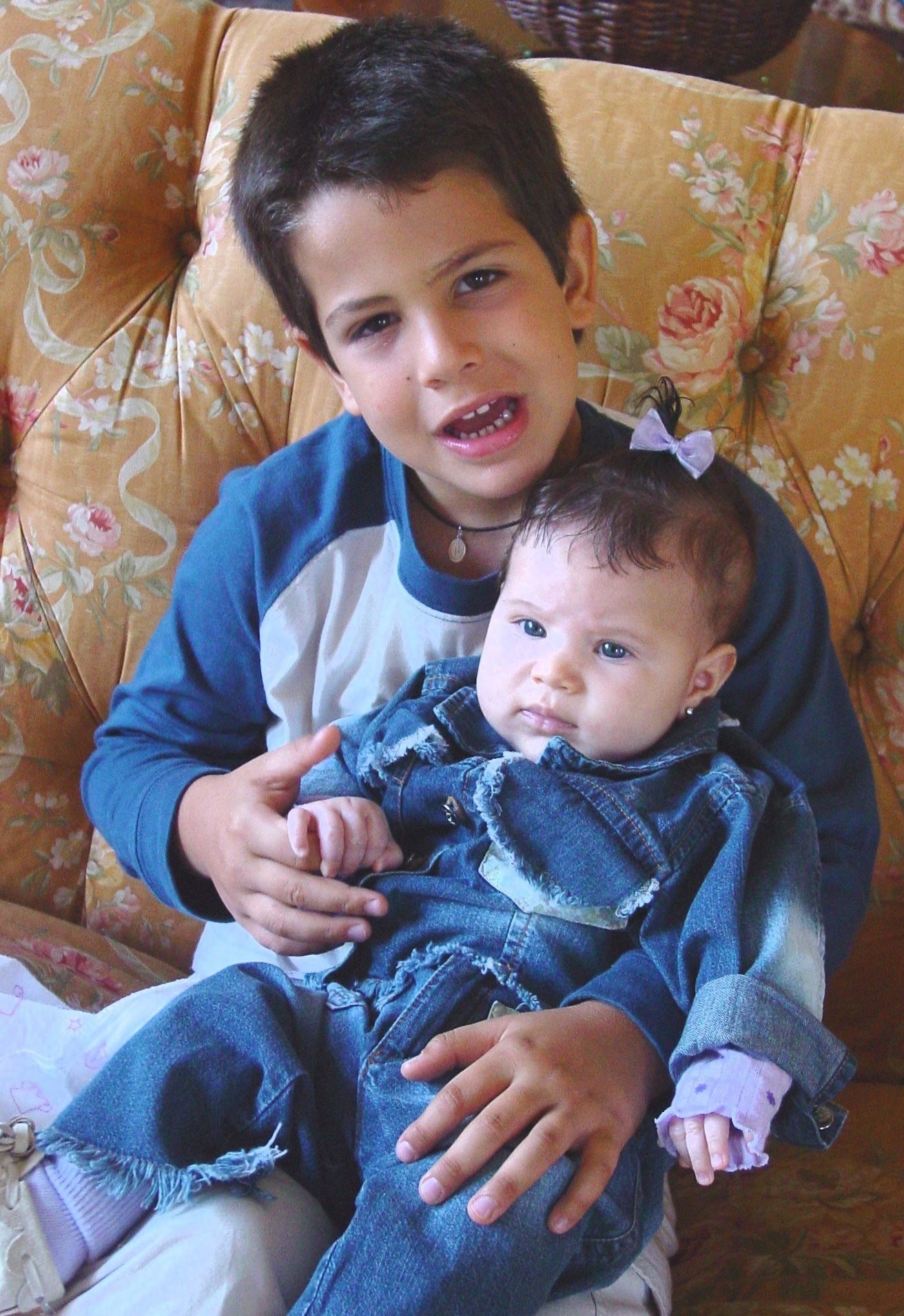 Enzo e Sophia, filhos dos atores Edson Celulari e Claudia Raia, em 2003 — Foto: Arquivo pessoal