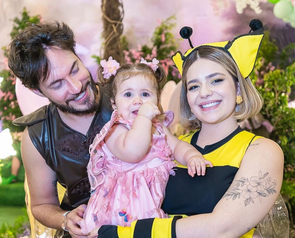 Eliezer e Viih Tube com a filha, Lua — Foto: Reprodução/Instagram