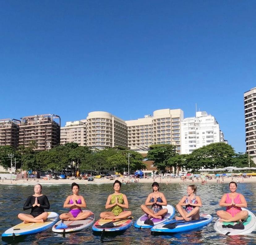 Já realizado em Copacabana, SUP Ioga vai acontecer na Lagoa — Foto: Divulgação