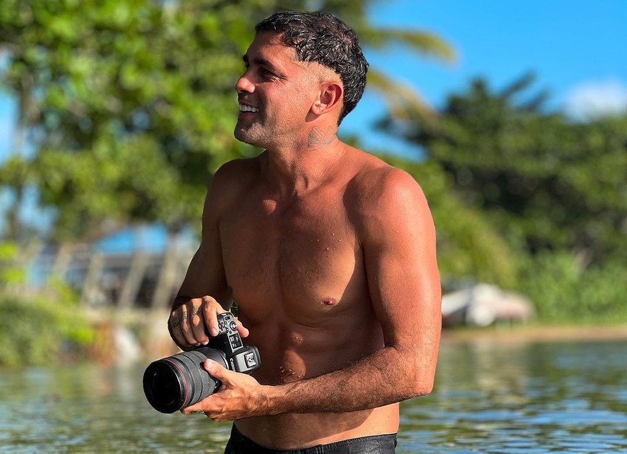 O fotógrafo Iaponã Neuronha virou queridinho dos famosos que visitam o arquipélago de Fernando de Noronha