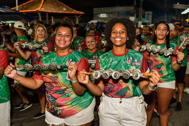Participantes da Bateria da Grande Rio, campeã do carnaval 2022. A escola prepara três eventos ao longo da semana