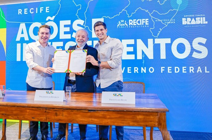 Lula em Recife ao lado de Jader Filho e João Campos