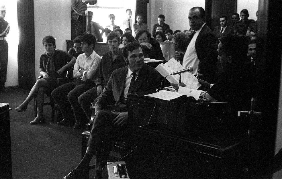 Jessie, Fernando e Colombo à esquerda, no banco dos réus, durante julgamento, em 1970 — Foto: Arquivo/Agência O GLOBO