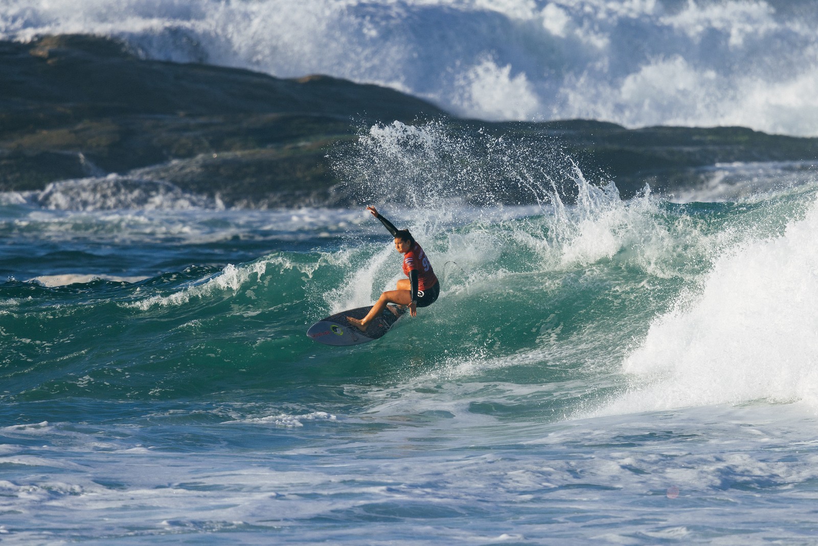 Brisa Hennessy, da Costa Rica, surfa na Rodada de Abertura no Oi Rio Pro — Foto: Daniel Smorigo/World Surf League