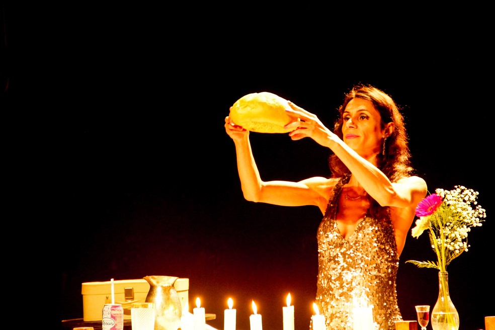 Renata Carvalho em cena da peça 'O evangelho segundo Jesus, Rainha do Céu1 — Foto: Divulgação