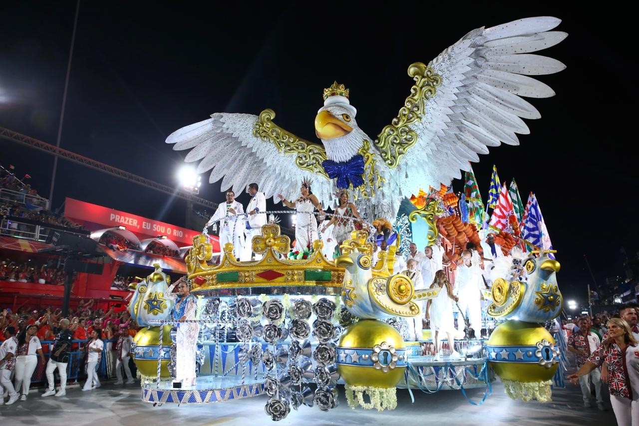 Desfile de Zeca Pagodinho pela Grande Rio — Foto: AgNews