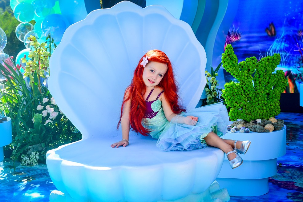 Vicky Justus se veste de Ariel em festa com tema 'A Pequena Sereia' — Foto: Andy Santana/Brazil News