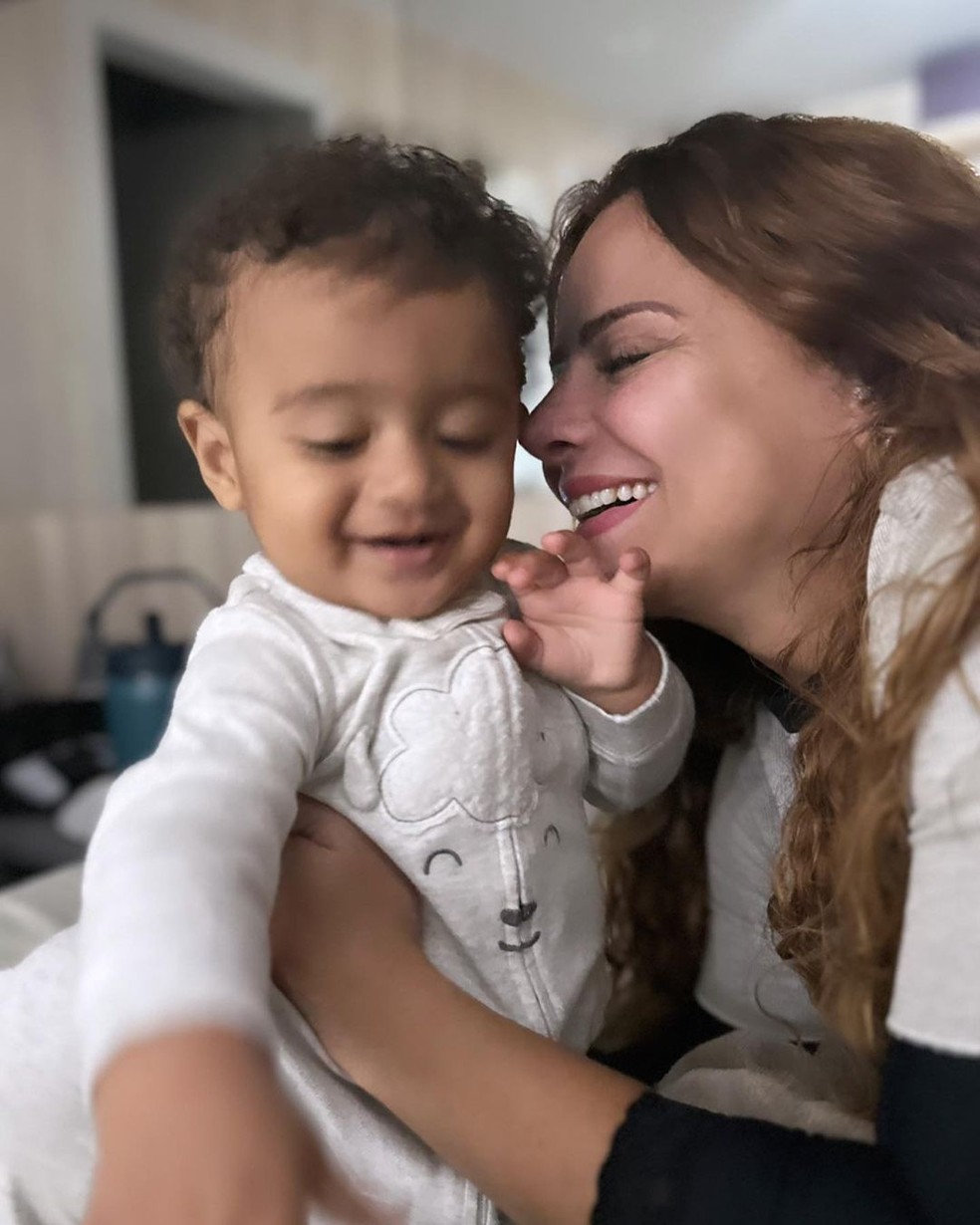 Viviane Araújo e o filho, Joaquim — Foto: Reprodução/Instagram