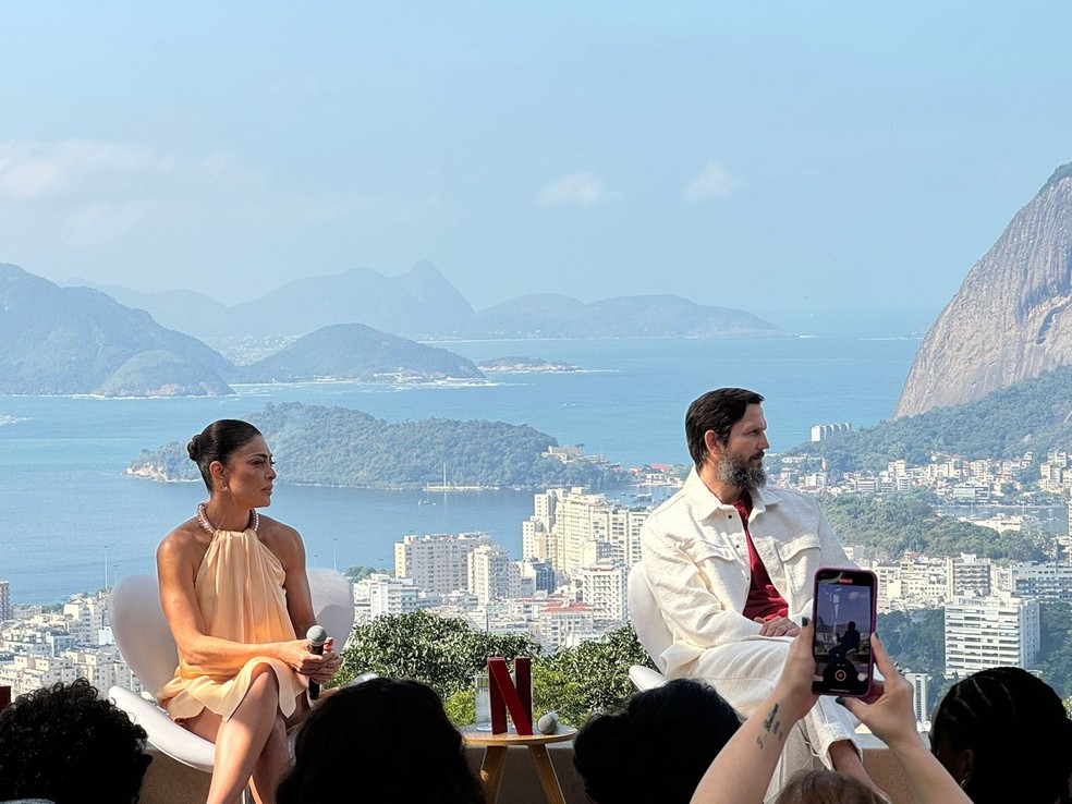 Juliana Paes e Vladimir Brichta lançam novo trabalho em vista paradisíaca no Rio de Janeiro — Foto: Quem