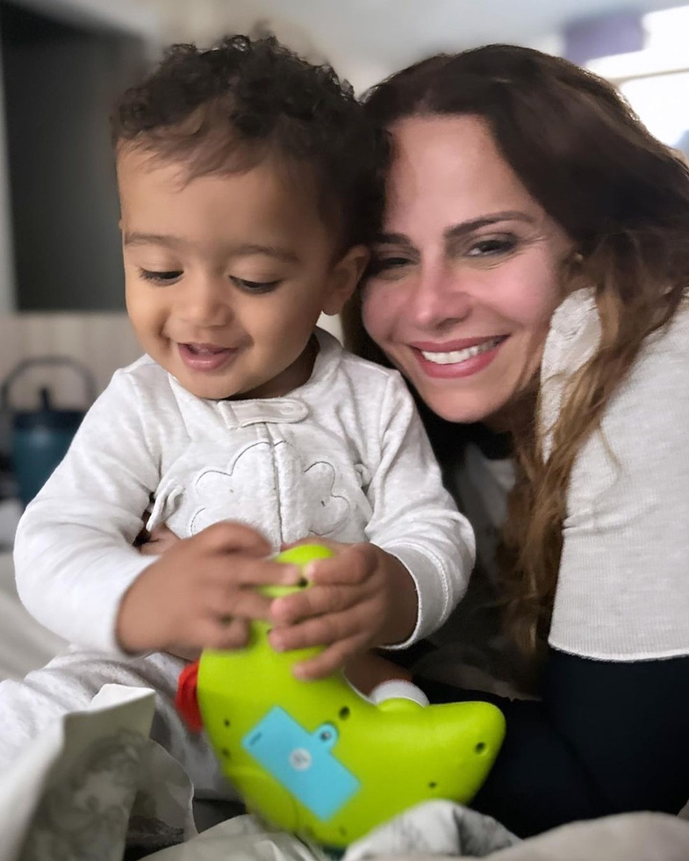 Viviane Araújo e o filho, Joaquim — Foto: Reprodução/Instagram