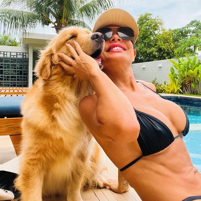 Scheila Carvalho e seu cachorro