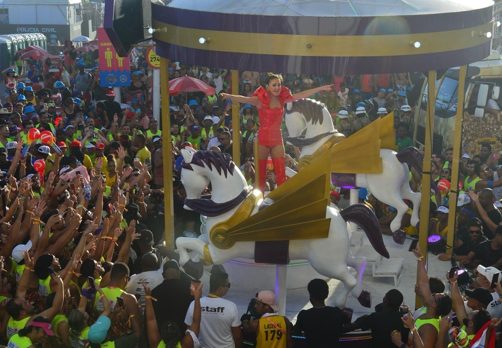 Claudia Leitte puxa trio no Carnaval de Salvador — Foto: Francisco Cepeda/Quem