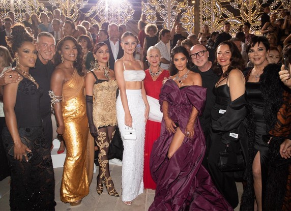 Kerry Washington, Angela Bassett, Anitta, Rosie Huntington-Whiteley, Helen Mirren, Kim Kardashian, Fran Drescher e Kris Jenner